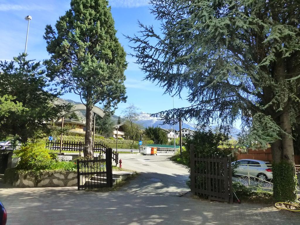 Hotel Beau Sejour Giampietro Andrea Sarre ภายนอก รูปภาพ